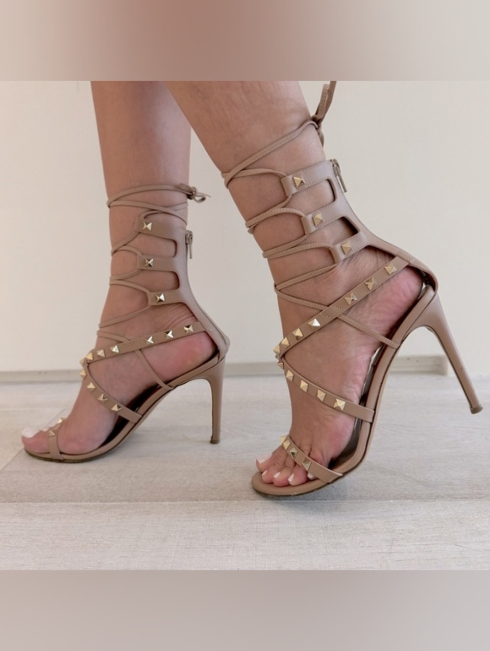 Valentino Garavani Rockstud Criss Cross Nude Gladiator Dress Up Sandals Eu 38